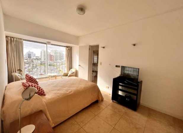 Playa Brava , apartamento de dos dormitorios a metros del mar