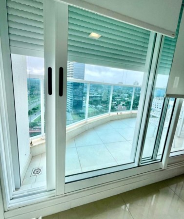 CASINO TOWER.  2 dormitorios en suite, piso alto con vista al mar