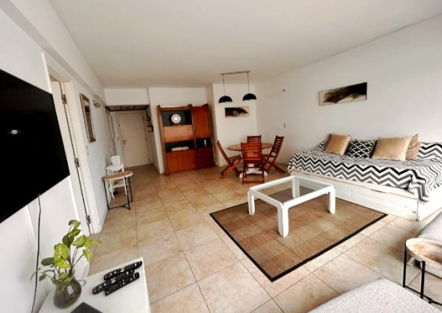 Playa Brava , apartamento de dos dormitorios a metros del mar