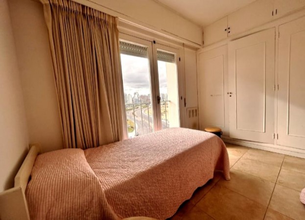 Playa Brava , apartamento de dos dormitorios a metros del mar