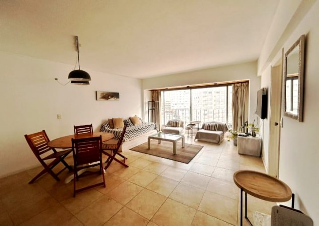 Playa Brava , apartamento de dos dormitorios a metros del mar