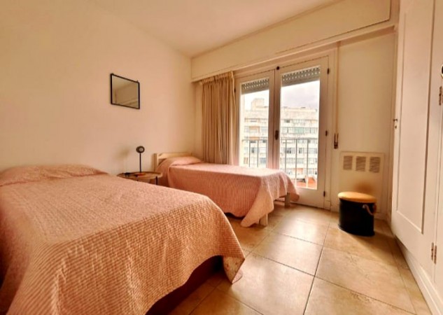 Playa Brava , apartamento de dos dormitorios a metros del mar