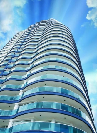 CASINO TOWER.  2 dormitorios en suite, piso alto con vista al mar