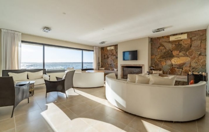QUARTIER PUNTA BALLENA. 3 dormitorios con vista al mar