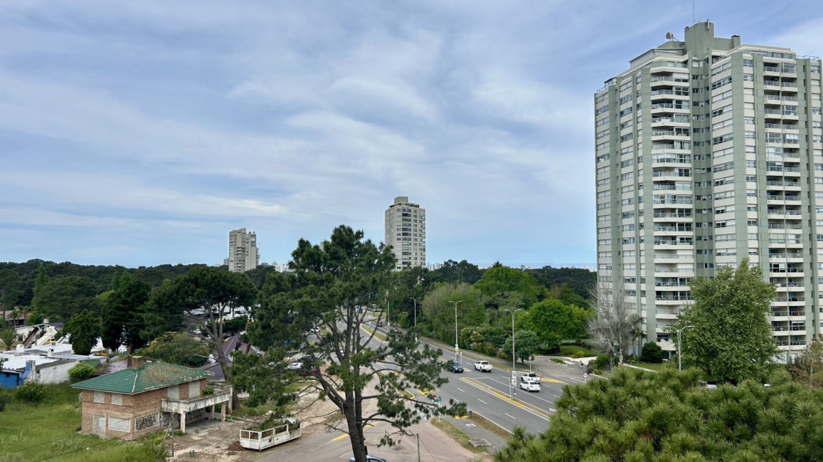 APARTAMENTO DE 3 DORMITORIOS SOBRE AV. ROOSEVELT
