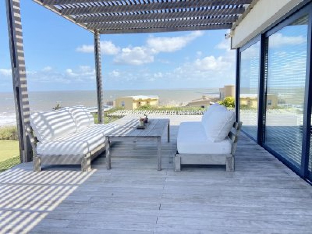 MANANTIALES. 4 suites y piscina