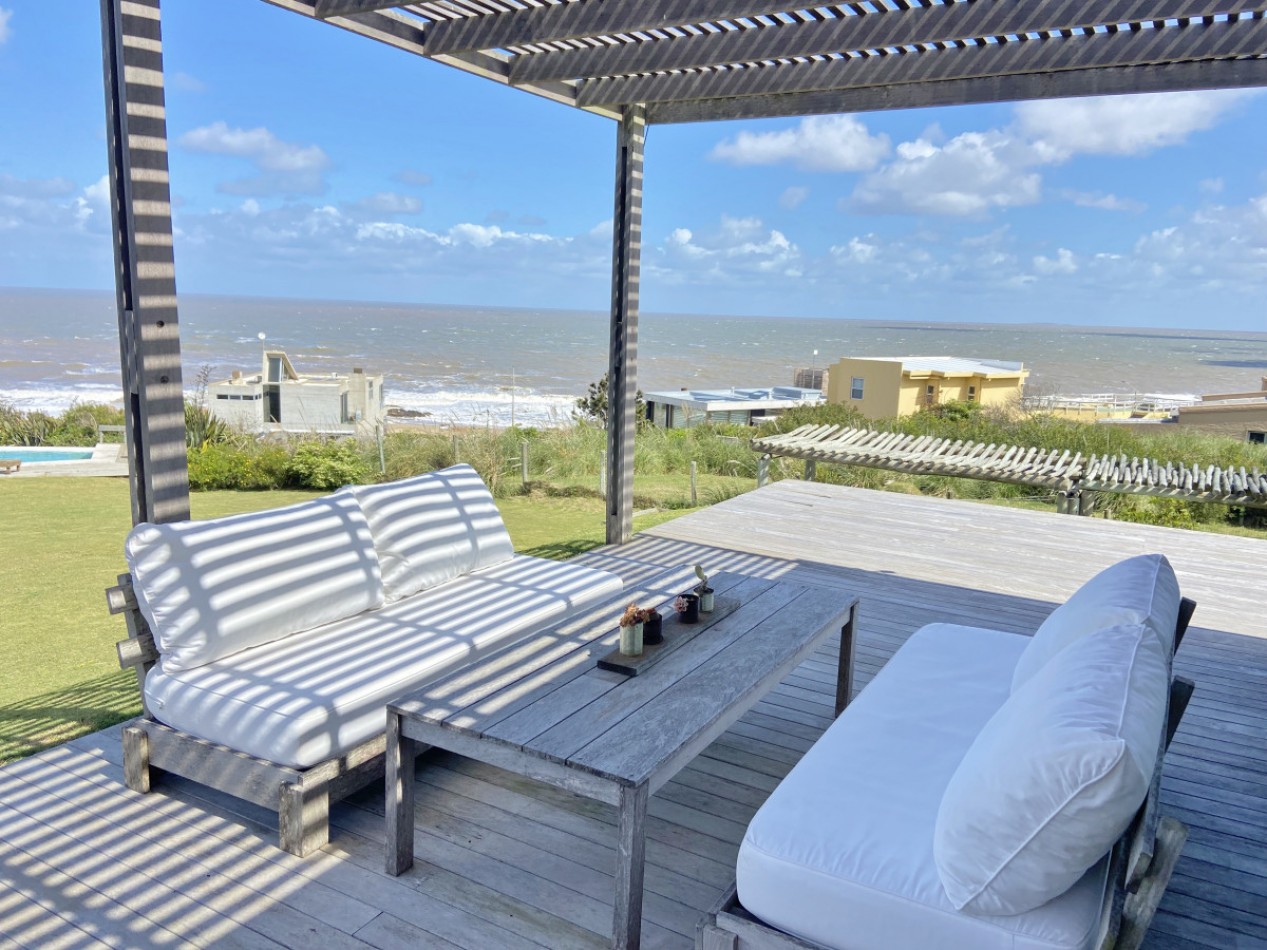 MANANTIALES. 4 suites y piscina