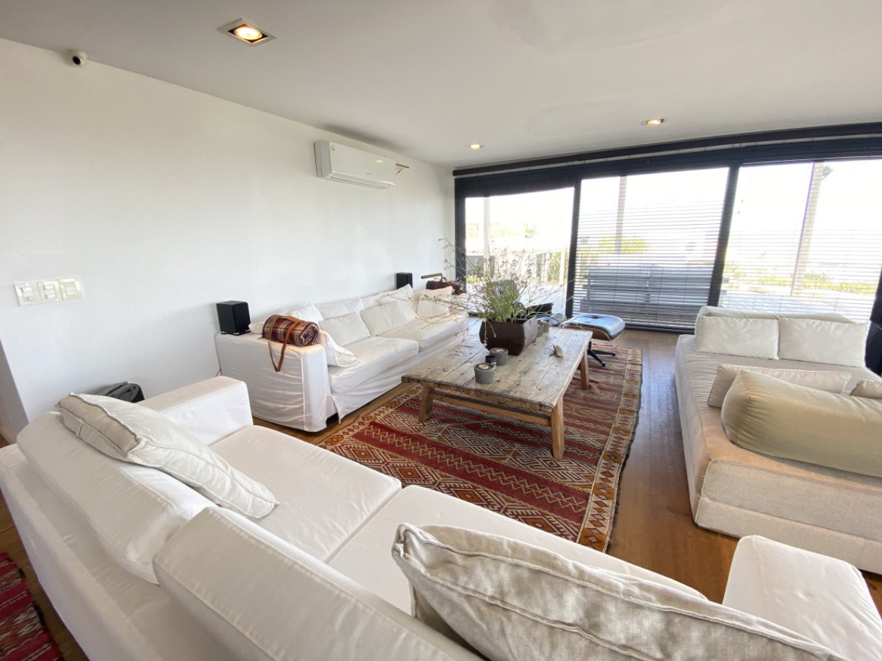 MANANTIALES. 4 suites y piscina