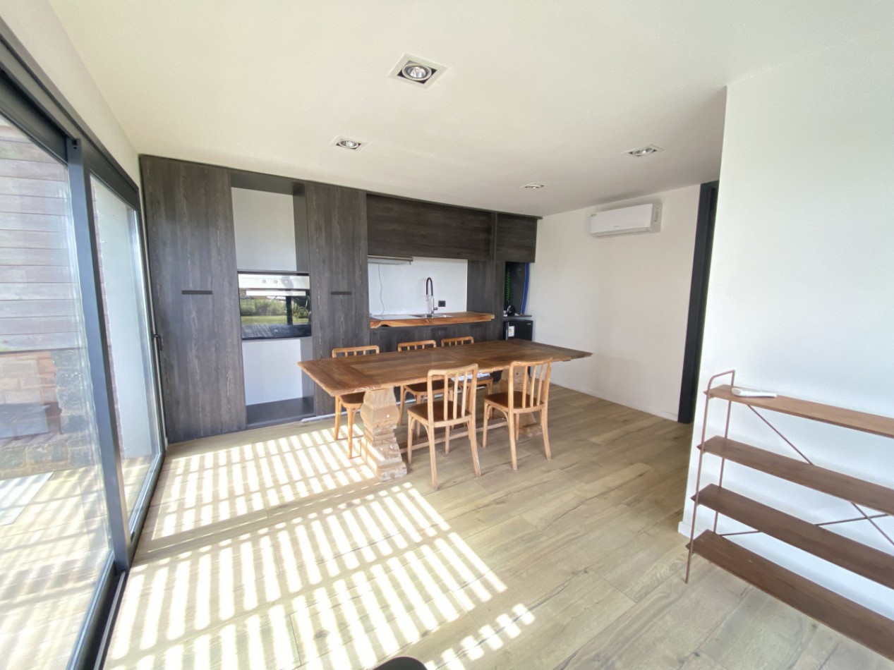 MANANTIALES. 4 suites y piscina