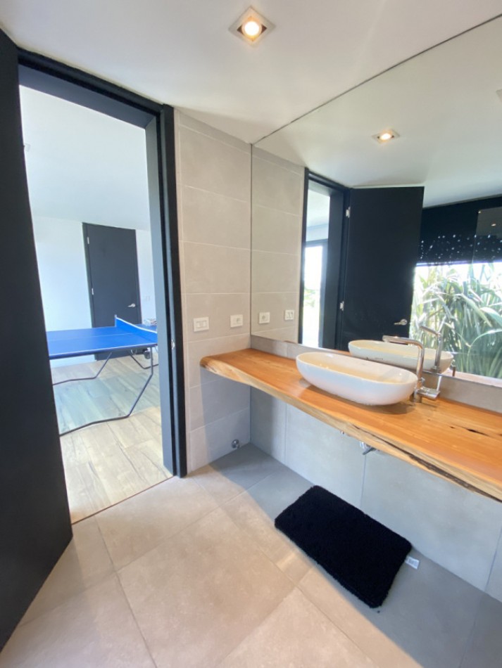 MANANTIALES. 4 suites y piscina