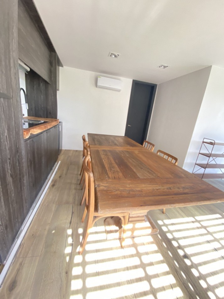 MANANTIALES. 4 suites y piscina