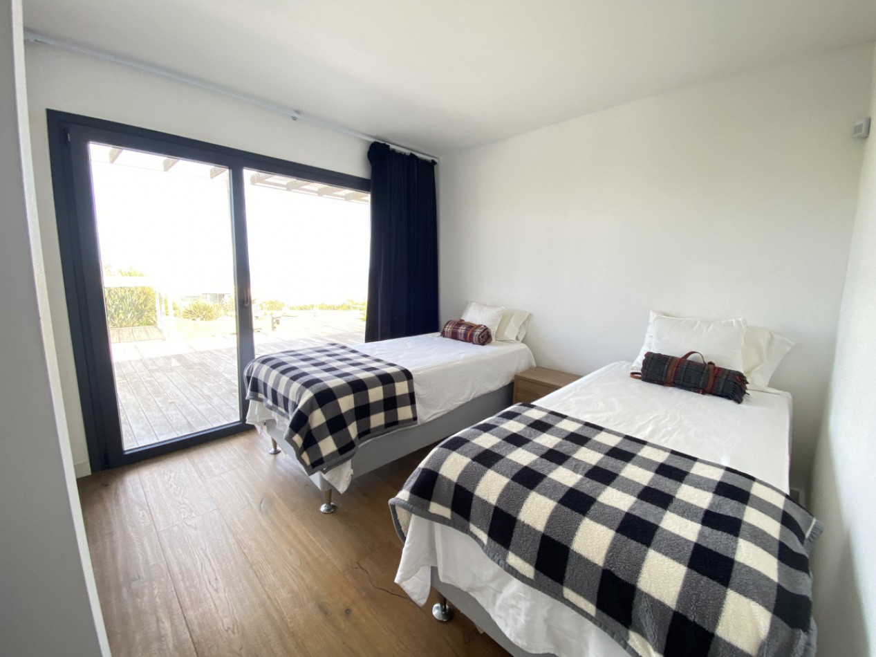 MANANTIALES. 4 suites y piscina