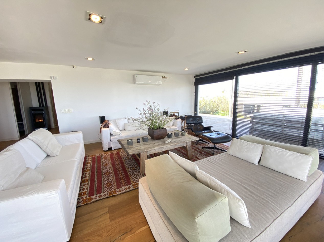 MANANTIALES. 4 suites y piscina
