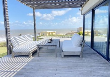 MANANTIALES. 4 suites y piscina