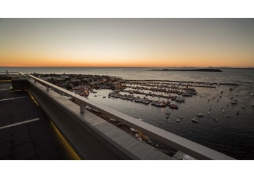 Puerto. 2 Suites, piso alto con impactantes vistas