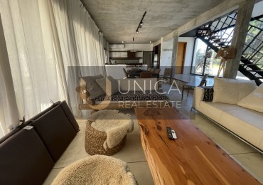 VENTA- MANANTIALES.  Casa  de diseño  5 dormitorios